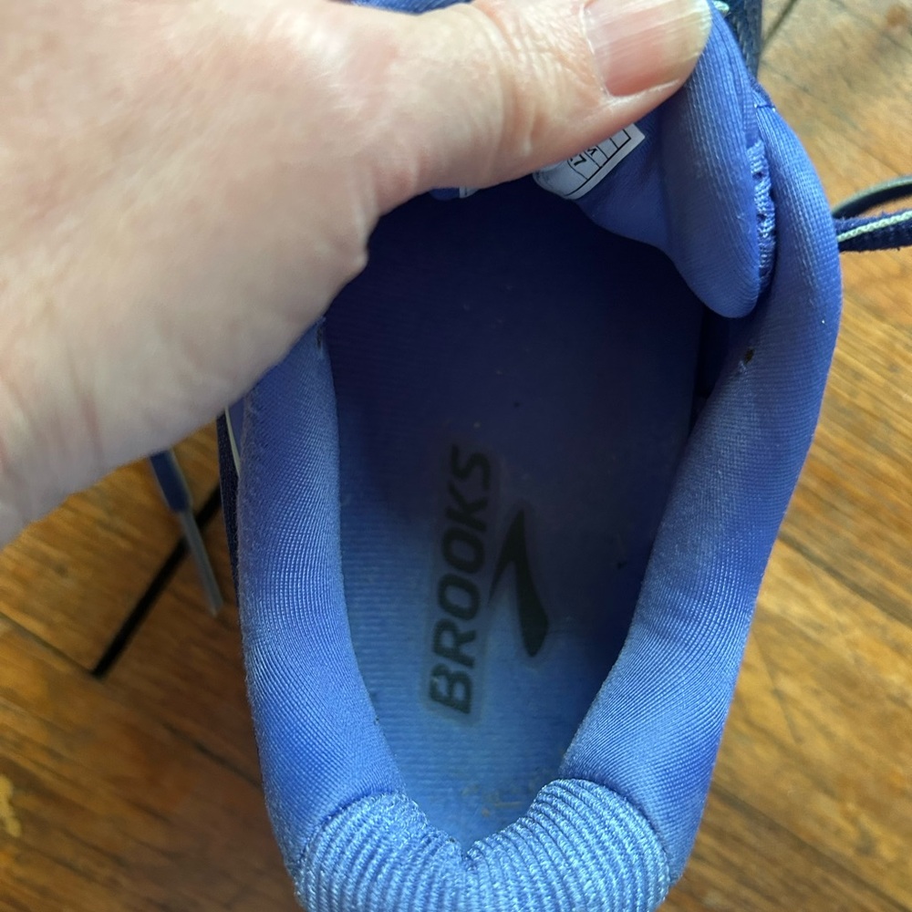Brooks Navy Athletic Sneakers Women’s size 10 Ghost 12 Little Wear - Picture 7 of 12